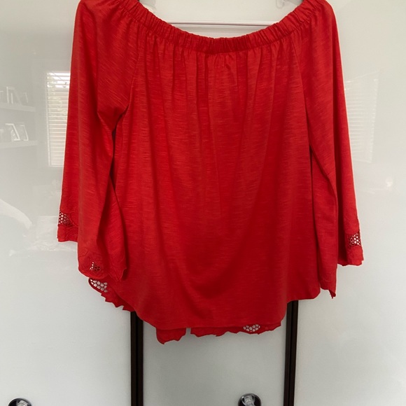 Off the shoulder red flowy top - Picture 3 of 3